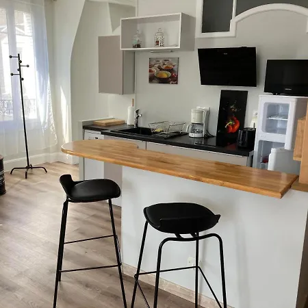 Tres Beau Meuble Lumineux Apartment
